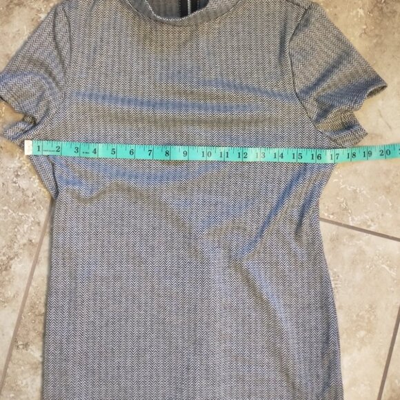 Women's Bar lll Black and White Short Sleeve Chevron Pattern Dress Size Large - Picture 9 of 11